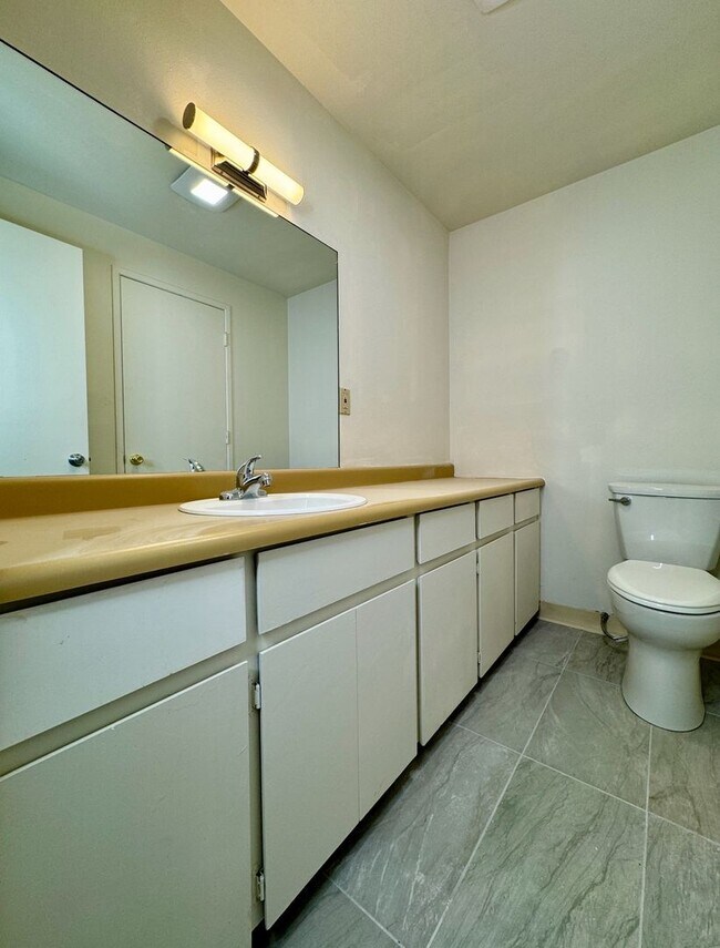 Building Photo - Charming Three Bedroom Near S. Waterfront & Macadam Ave~ Updates Throughout~ W/D Included ~ Detac...