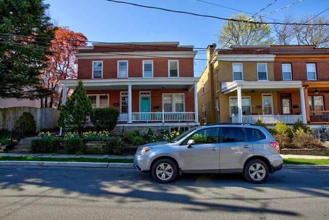 Building Photo - 930 Edgewood Ave