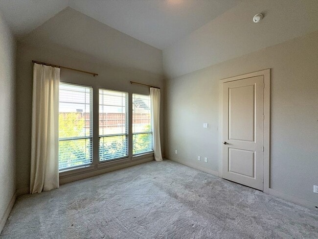 Building Photo - 2151 Lassen Dr