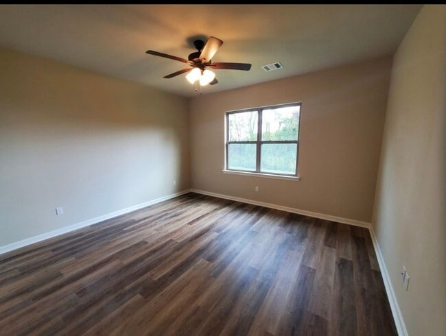 Building Photo - 3052 S Roth Ave