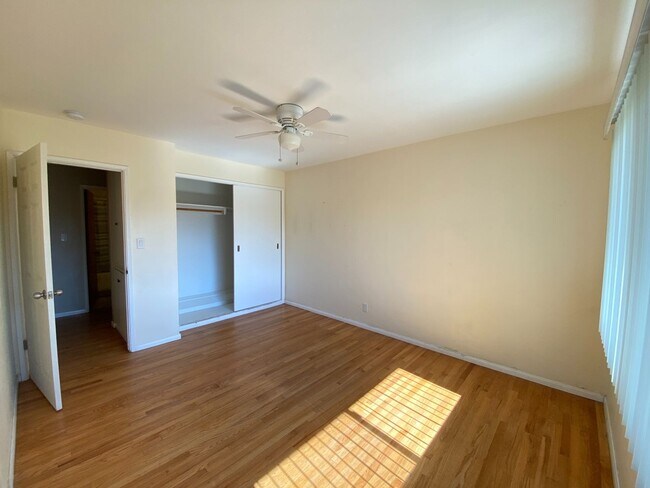 Building Photo - 7BD/4BA, Great Backyard!