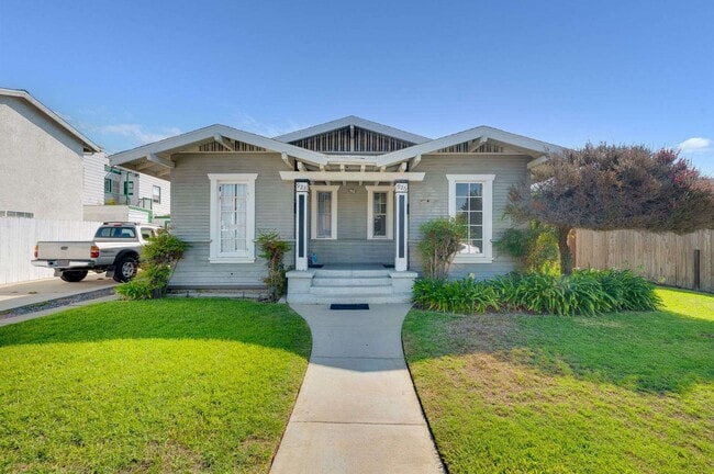 Building Photo - 926 Newport Ave