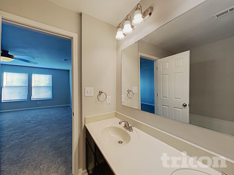 Building Photo - 6077 W Jamison Dr