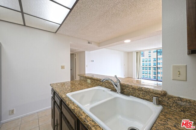 Building Photo - 10535 Wilshire Blvd