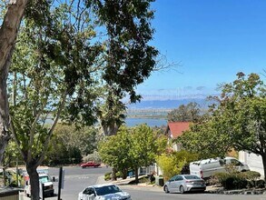 Building Photo - 355 Parkview Terrace