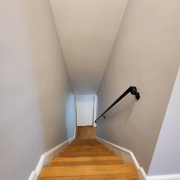 Building Photo - 549 Cumberland Rd