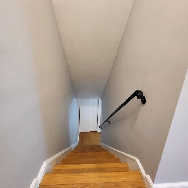 Building Photo - 549 Cumberland Rd