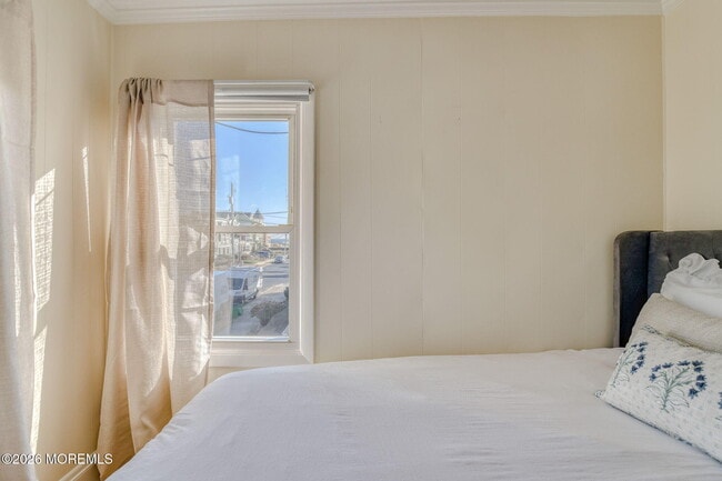 Building Photo - 26 Heck Ave