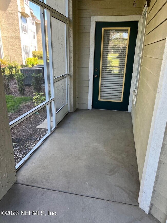 Building Photo - 400 Sandiron Cir