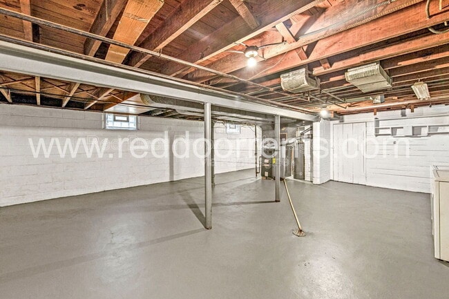 Building Photo - 4925 Crittenden Ave