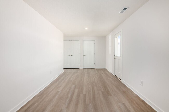 Building Photo - 122 Red Willow Dr
