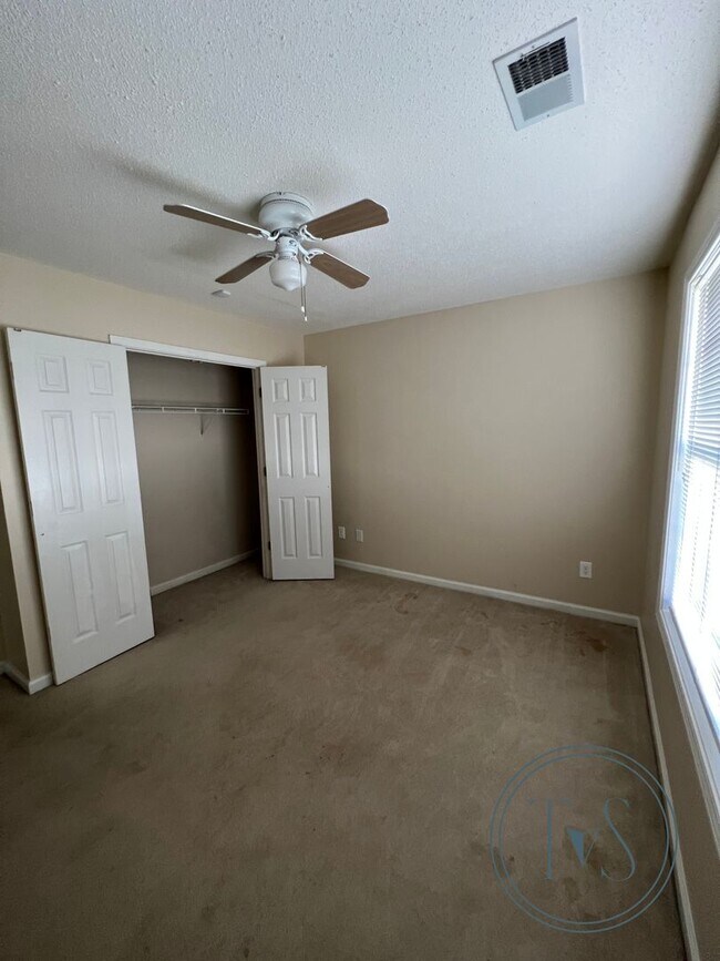 Building Photo - MOVE-IN SPECIAL: 50% OFF 1st FULL MONTH'S RENT!**