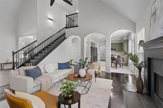 Building Photo - 312 Country Club Dr