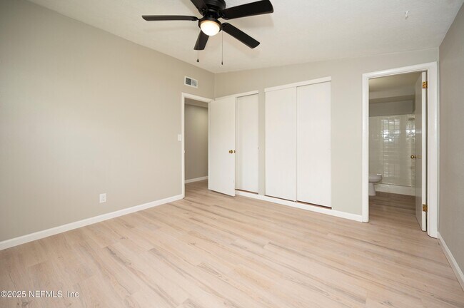 Building Photo - 313 Suzanne Dr