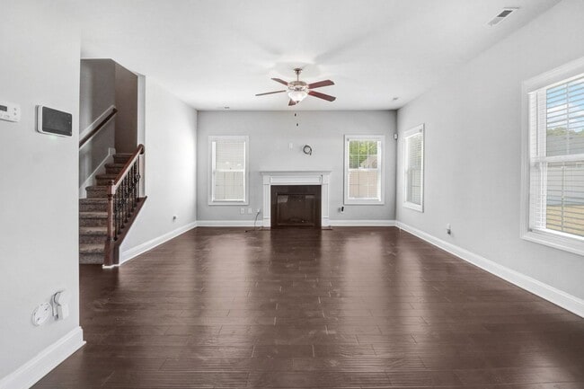 Building Photo - SPACIOUS 3000+ Sq Ft 2-Story Home in Sprin...