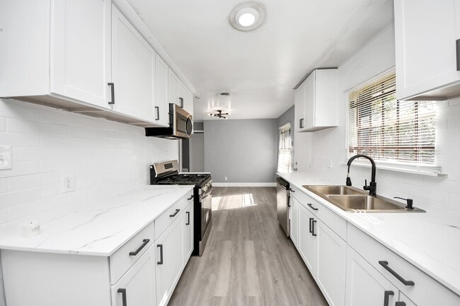 Building Photo - 5606 Elmlawn Dr