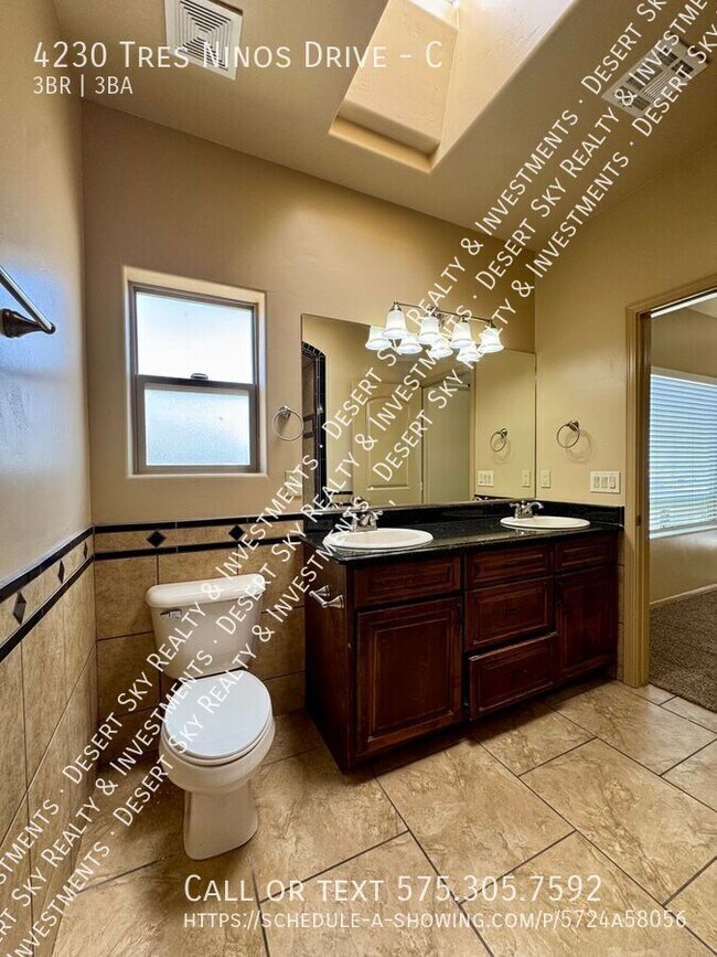 Building Photo - 4230 Tres Ninos Dr