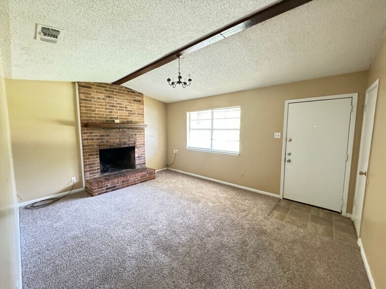 Building Photo - 3002 Tanglewood Cir
