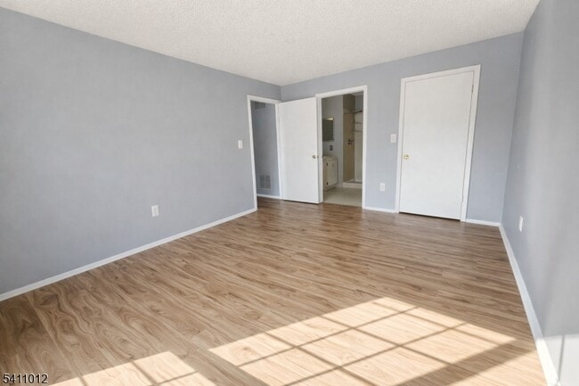 Building Photo - 215 Rachel Ct