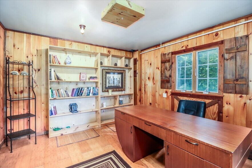 Building Photo - 155 Squash Hollow Rd