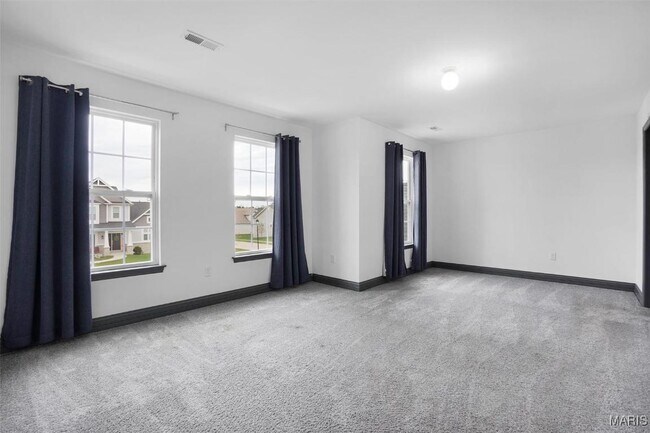 Building Photo - 215 Wyndemere Ln