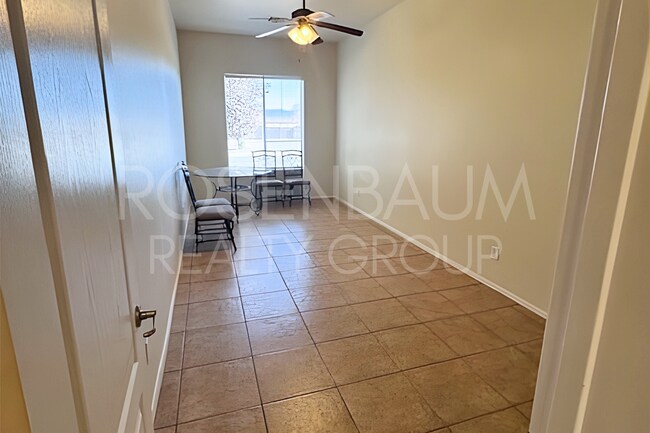 Building Photo - Gorgeous 3-bedrooms, 2-baths home in the h...