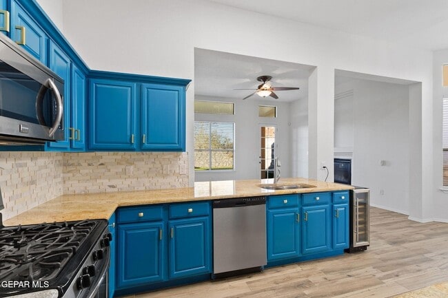Building Photo - 6401 Franklin Ridge Dr