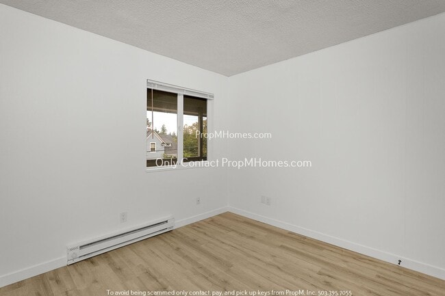 Building Photo - Updated Two Bedroom Unit - First Month Free!