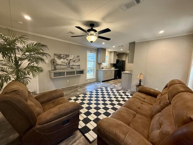 Building Photo - 1808 Sheila Dr