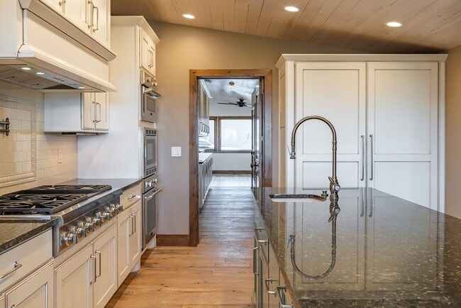 Building Photo - Ranch home in Kamas