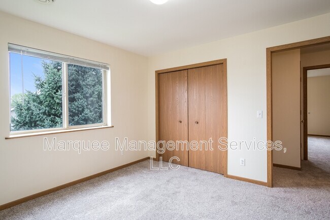 Building Photo - 213 Chateau Dr