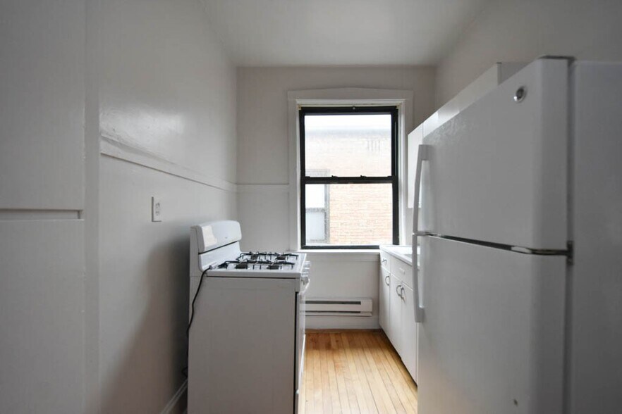 Building Photo - 805 Dempster St