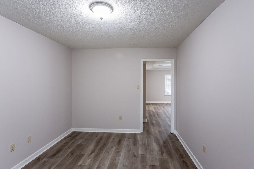Building Photo - 7163 Windsor Dr