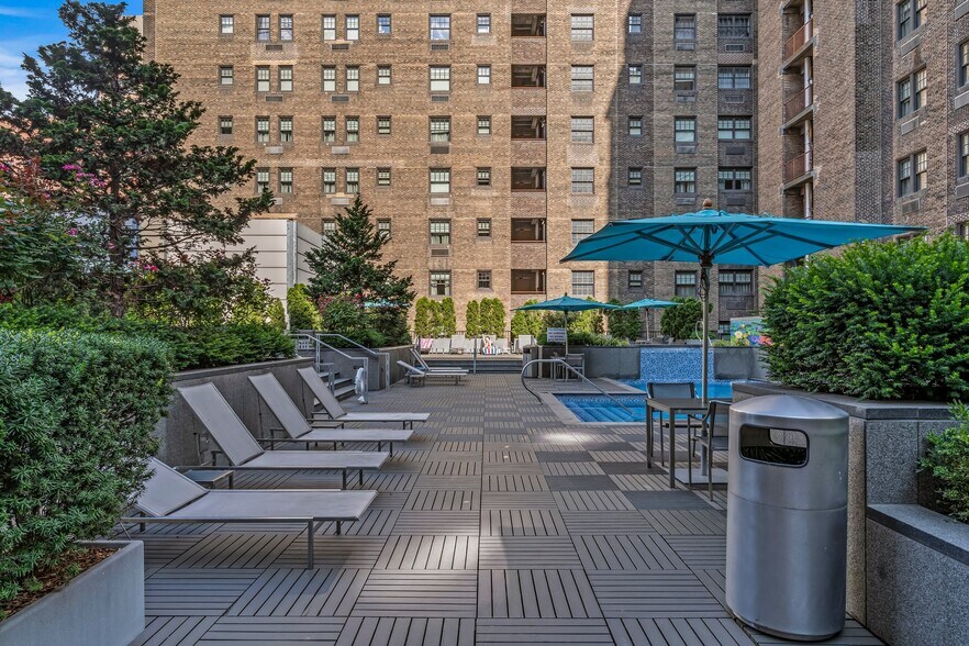 Building Photo - 225 S 18th St