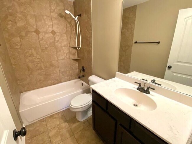 Building Photo - Stonebriar- Spacious 4 Bedroom 2.5 Bath Ho...