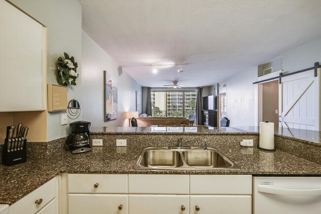 Building Photo - 104 Gulfside Ct