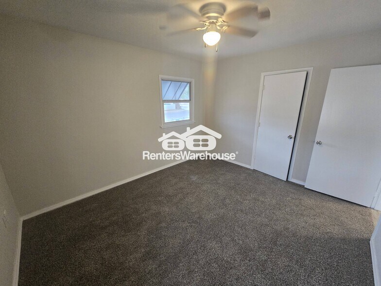 Building Photo - 1720 E Portland St