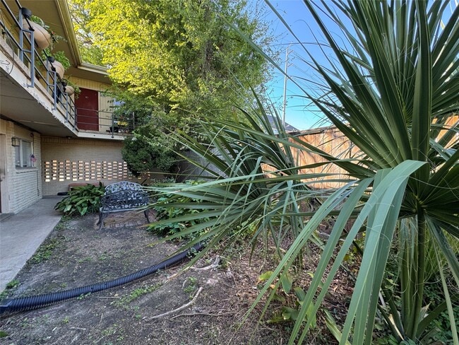 Building Photo - 807 Heights Blvd