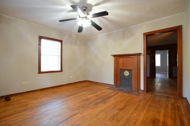 Building Photo - 1740 Ashville Rd