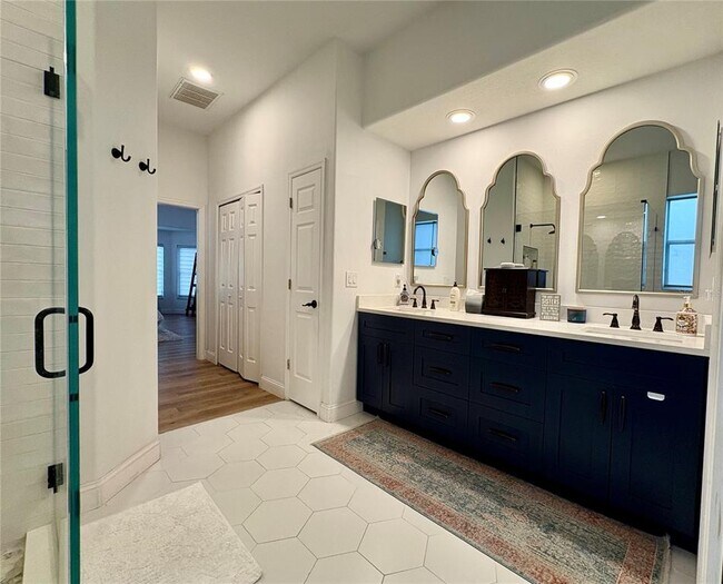 Building Photo - 10413 Canary Isle Dr