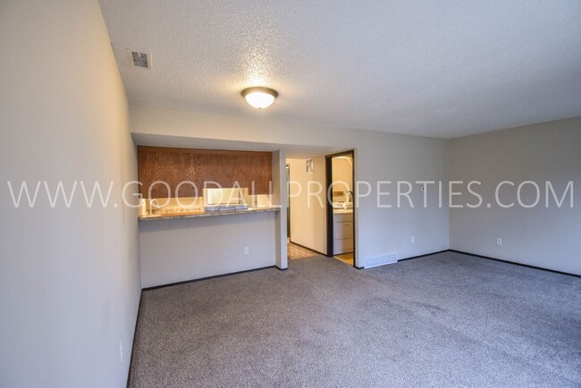 Building Photo - 1st Month Is Free! 3 Bedroom 1.5 Bathroom ...