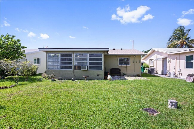 Building Photo - 4938 NW 54th Ct