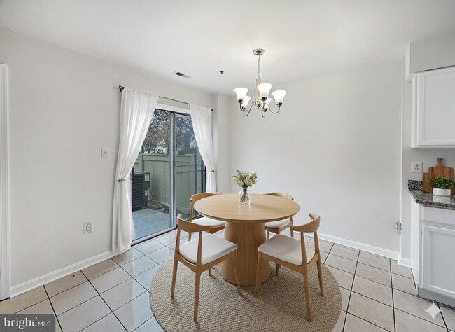 Building Photo - 102 Crossbill Way