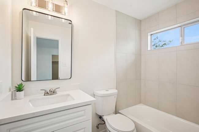 Building Photo - 11926 Panay Dr