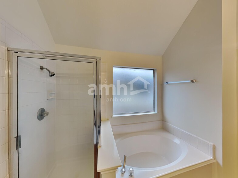 Building Photo - 21027 Deauville Dr
