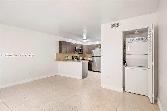 Building Photo - 7241 Miami Lakes Dr