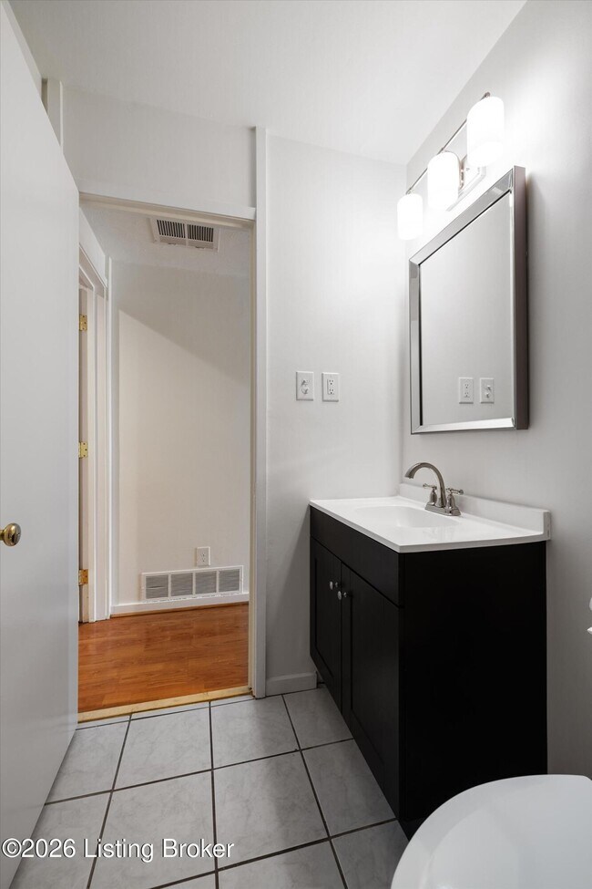 Building Photo - 1040 Cherokee Rd