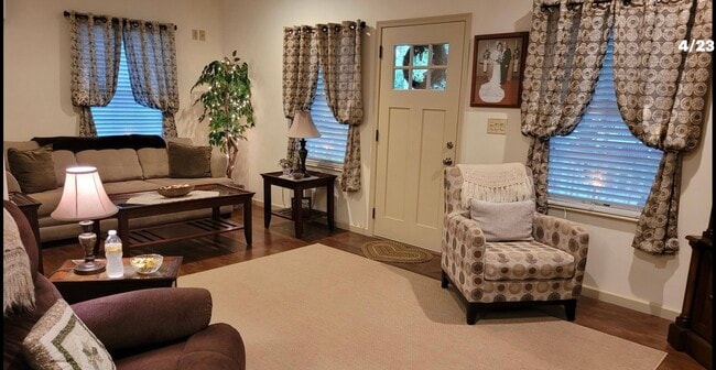 Building Photo - 1003 Catherine St