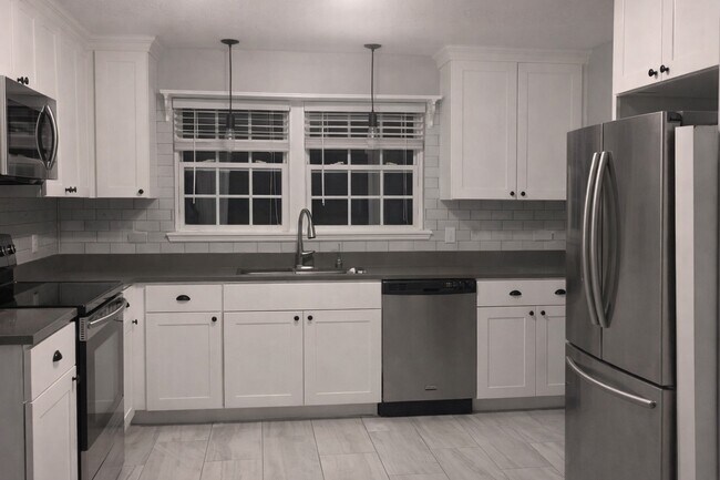 Building Photo - 734 Burgess Ave