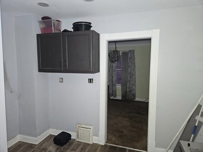 Building Photo - 2225 Academy Ave